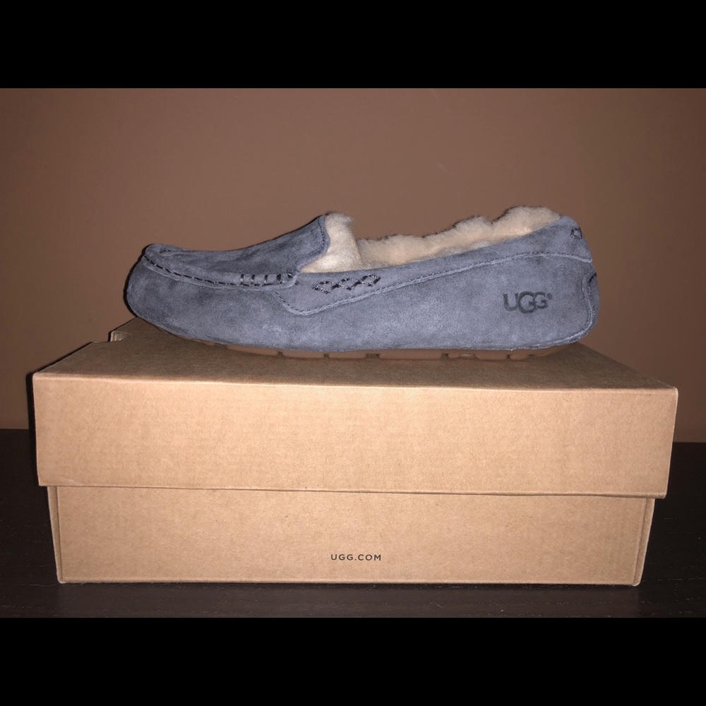 Authentic - Ugg W Ansley. New never worn